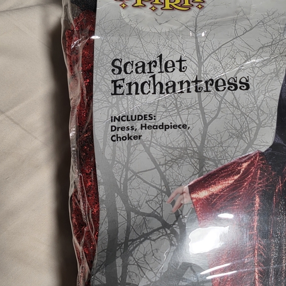 Vampire Enchantress Kids Costume - Red and Black - Picture 9 of 10